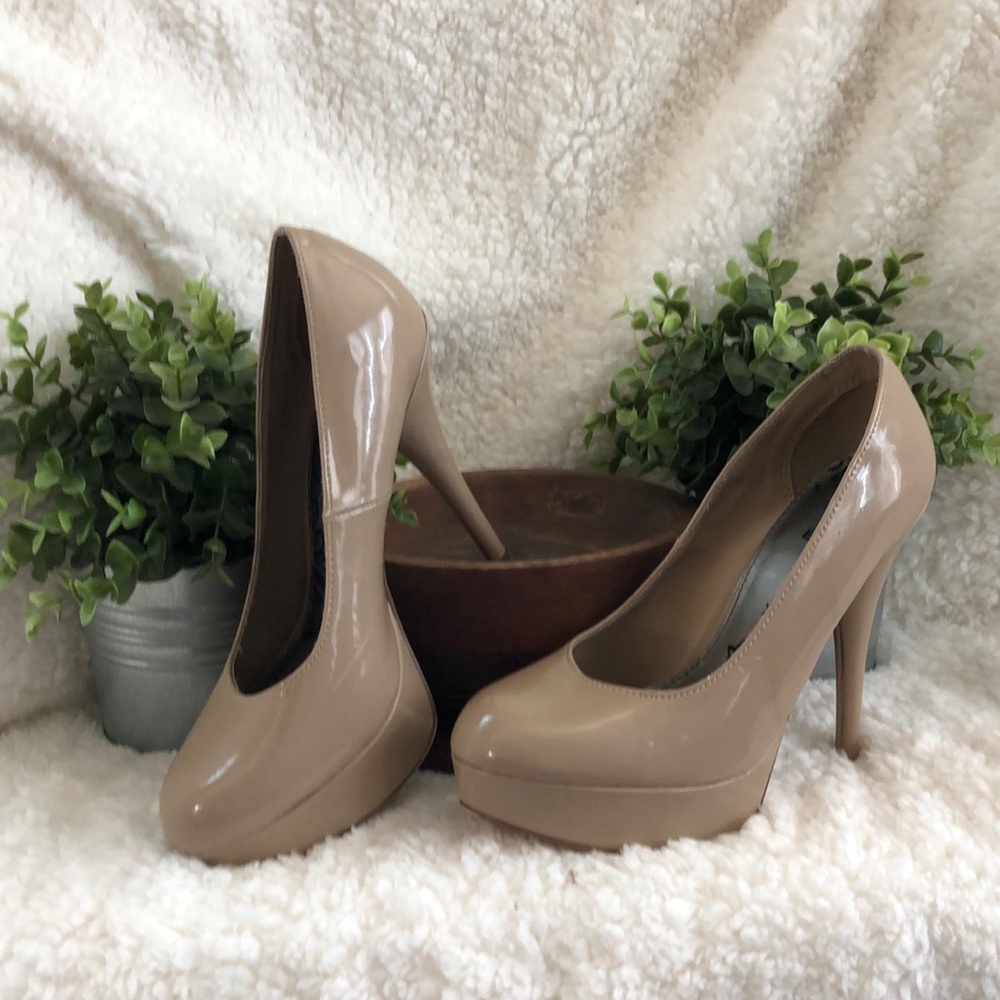 Brown/tan heels size 8.5